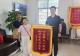 罗山县周党镇镇村干部为民解决征迁宅基地安置难题 获群众赠送锦旗