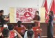 巧手剪红星护航伴成长 商城县总工会组织劳模进托管班开展暑期特色活动