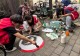 信阳师范大学美术与设计学院举办井盖彩绘主题美育实践活动