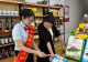 浦发银行信阳分行开展沿街商户及外卖从业人员金融知识宣传活动